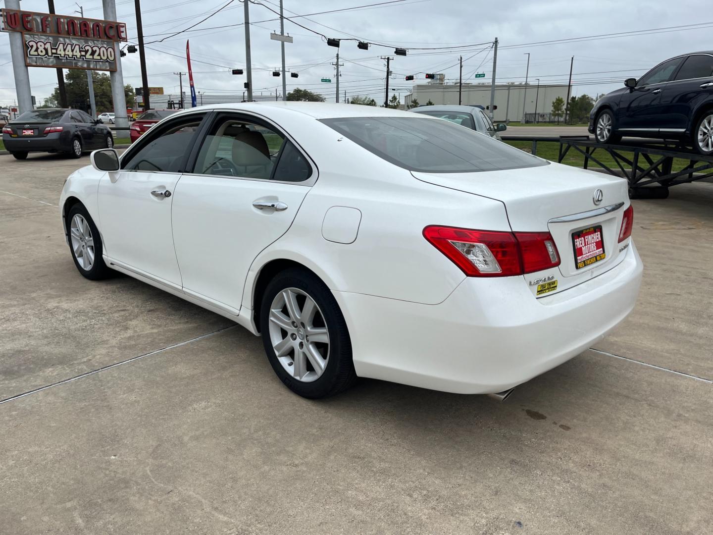 2007 white /TAN Lexus ES 350 (JTHBJ46G472) , Automatic transmission, located at 14700 Tomball Parkway 249, Houston, TX, 77086, (281) 444-2200, 29.928619, -95.504074 - Photo#4